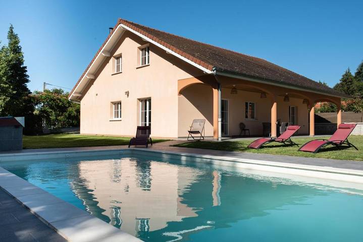 Cottage pour 6 personnes, avec jardin ainsi que vue et piscine, animaux acceptés à Ladignac-le-Long