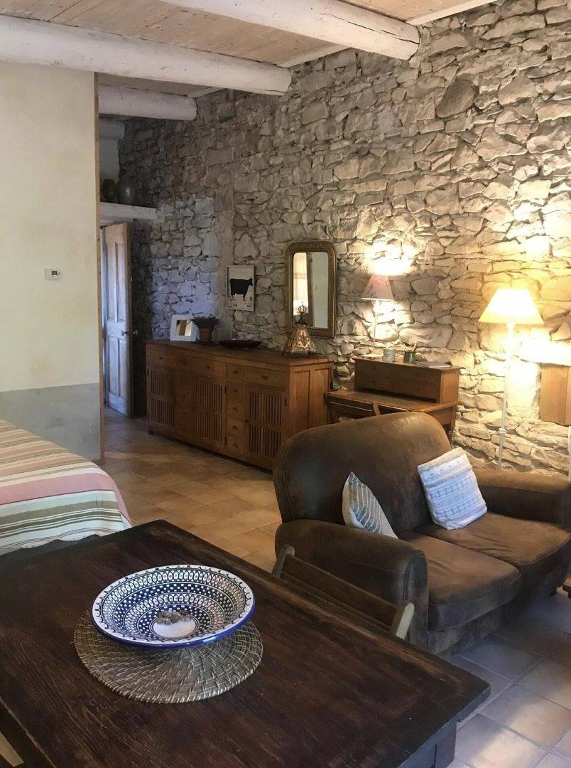 Studio entier, Studio indépendant en Drôme provençale in Puygiron, Région de nyons