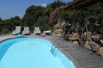Location de vacances pour 9 personnes, avec jardin et balcon dans Plage De L Ovu Santu