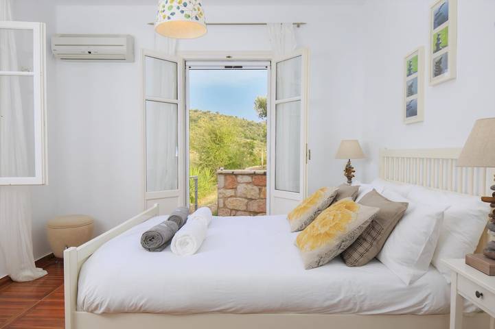 Villa pour 4 personnes, avec terrasse ainsi que jardin et piscine à Ithaque - 3
