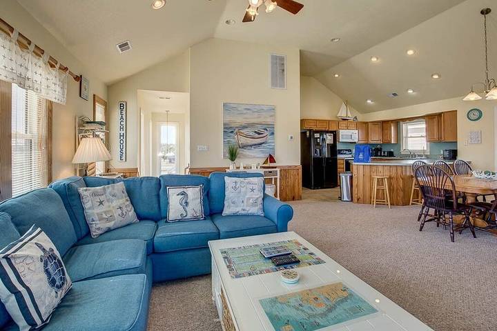 Vacation house for 10 people, with balcony and hot tub in Kill Devil Hills