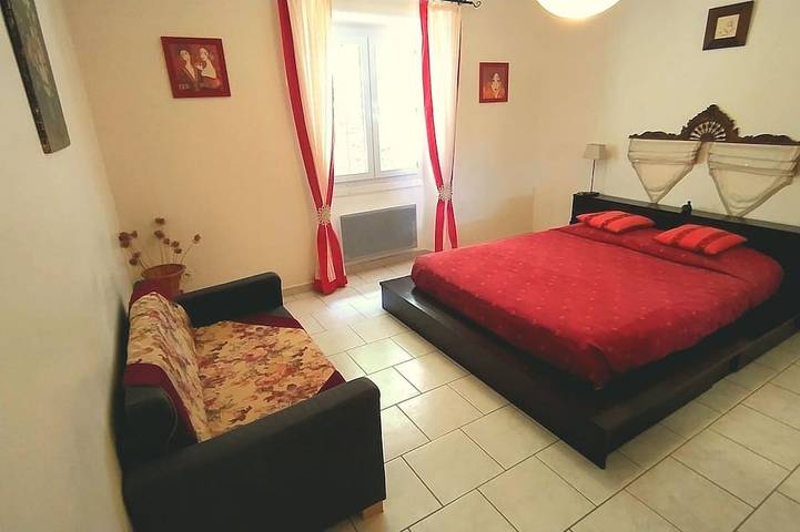 Gîte pour 6 personnes, avec piscine et jardin à Cabannes - 2