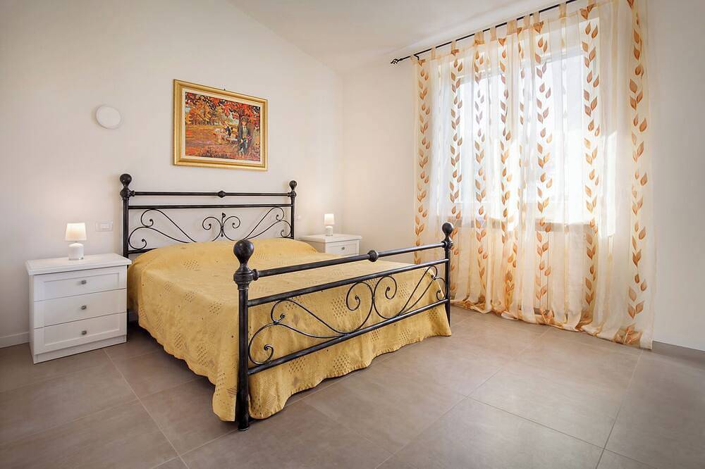 Villa Chiara-Mit Pool Apt 1 in Cavaion Veronese, Gardasee-Berge