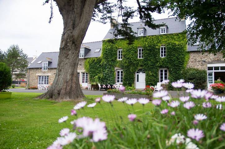 Gîte pour 10 personnes, avec Jardin à Pléboulle