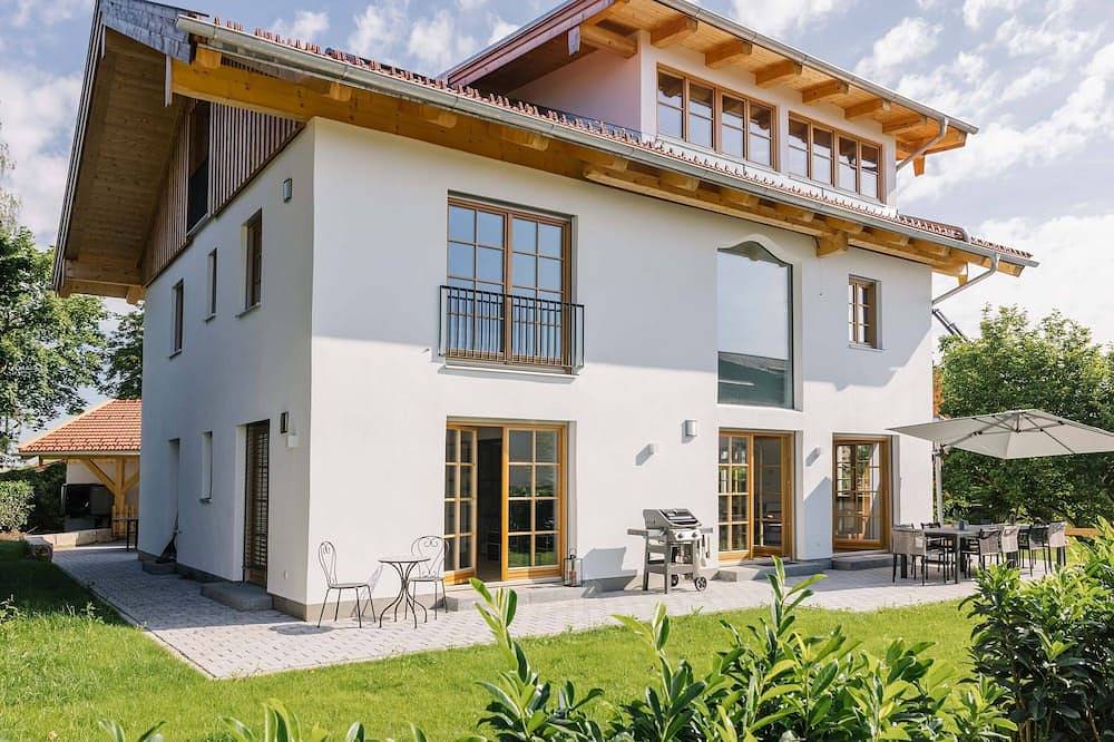 Light-flooded dream home between Chiemsee and the Alps in Traunstein, Chiemsee