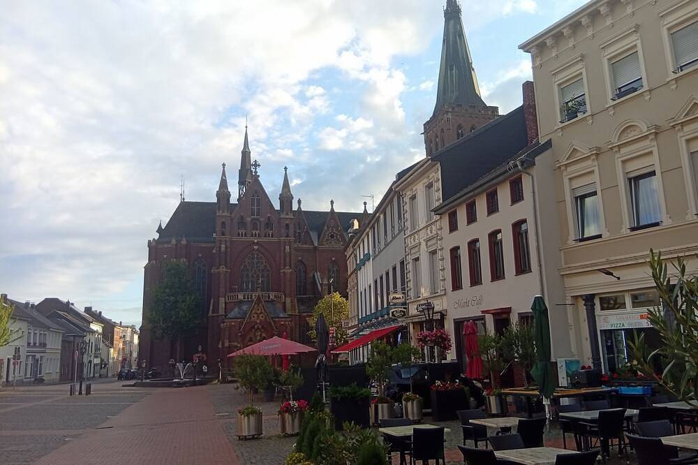 Ganze Wohnung, Altstadtnahe Wohnung & Balkon & ruhig & Nähe Markt in Dülken, Viersen