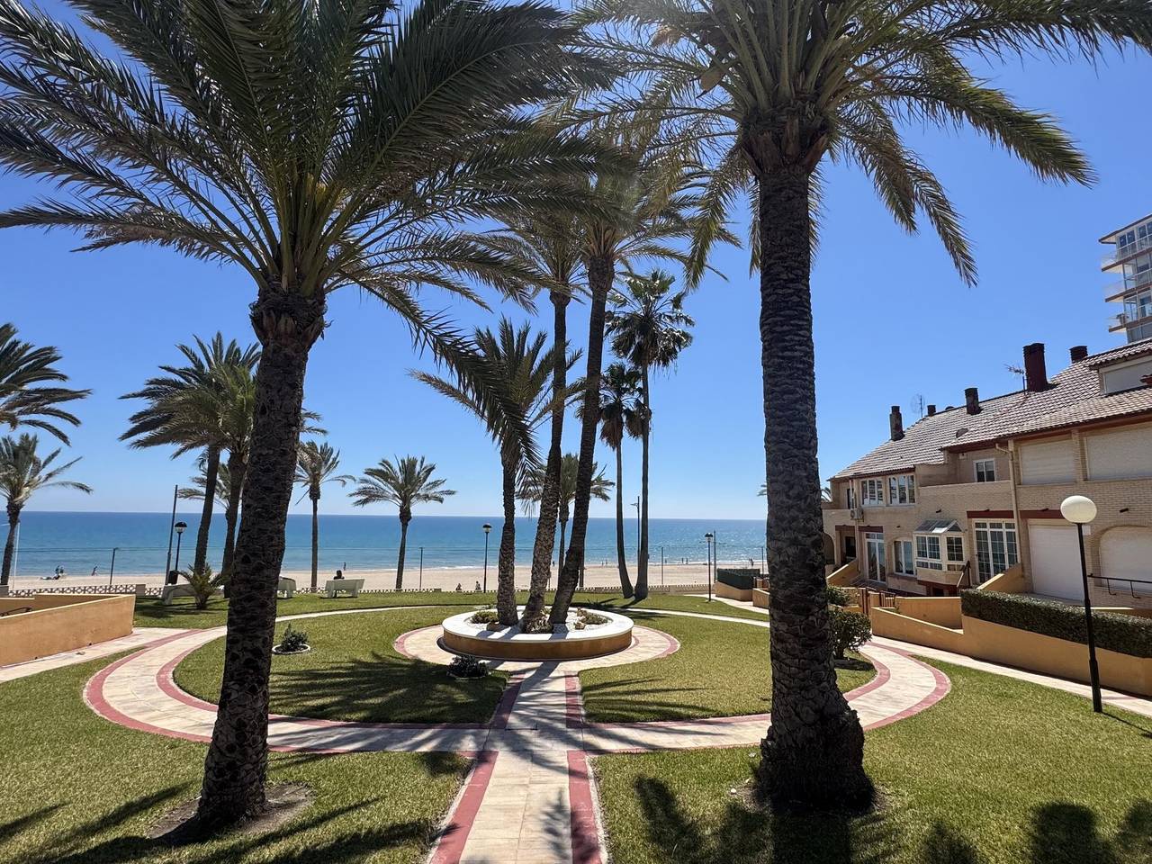 Bungalow con piscina y vistas al mar en Muchavista Alicante in San Juan Playa (Alicante), Costa Blanca