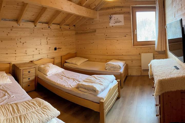 Gîte pour 12 personnes dans Office De Tourisme De Saint Sorlin D Arves - 4