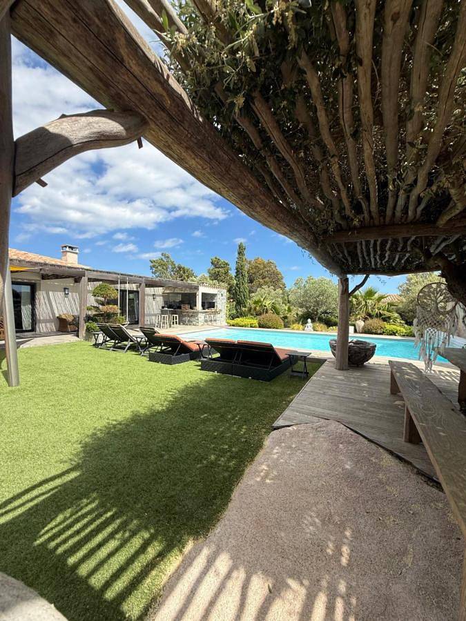 Chambre d’hôte pour 2 personnes, avec piscine ainsi que terrasse et jardin à Lecci