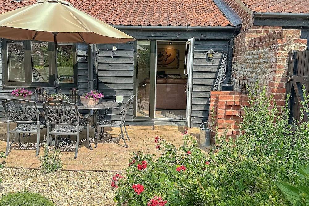 Nicholson Cottage  - sleeps 4 guests  in 2 bedrooms in Happisburgh, Norfolk