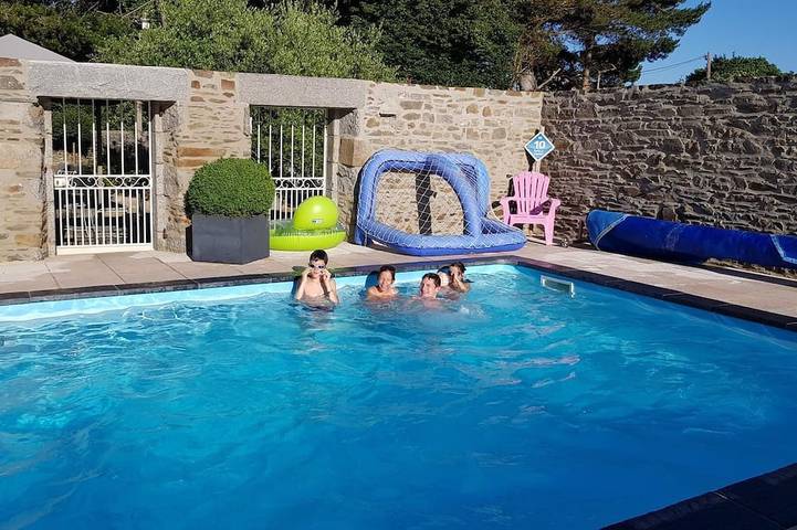 Maison de vacances pour 2 personnes, avec Terrasse ainsi que Jardin et Piscine à Pordic