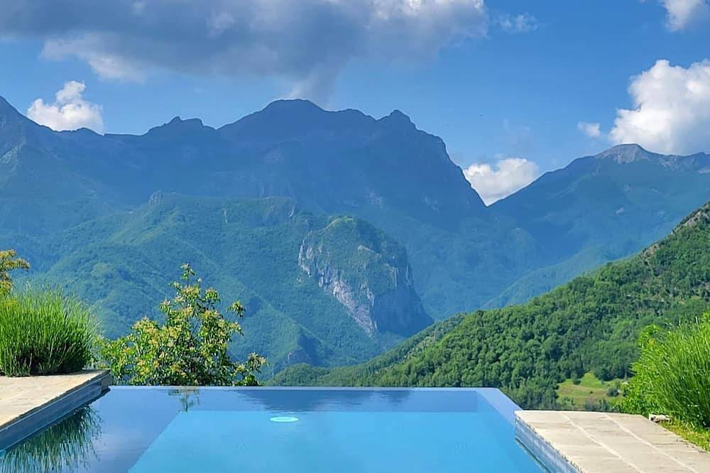 Restauriertes Bauernhaus mit privatem Pool, unschlagbarer Aussicht und Wifi! in Castelnuovo di Garfagnana, Garfagnana