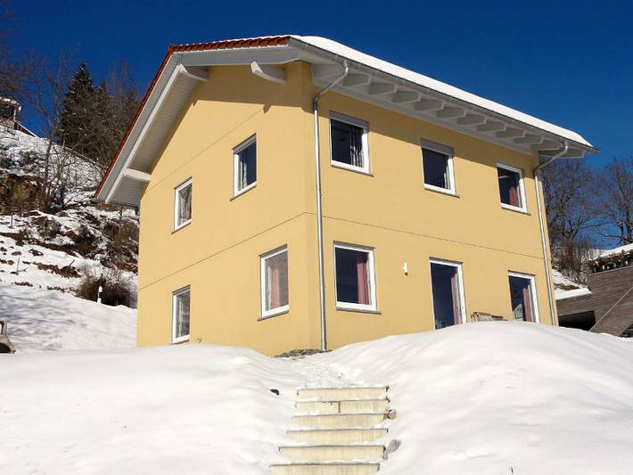 Ferienwohnung für 6 Personen, mit Terrasse und Garten in Lumnezia
