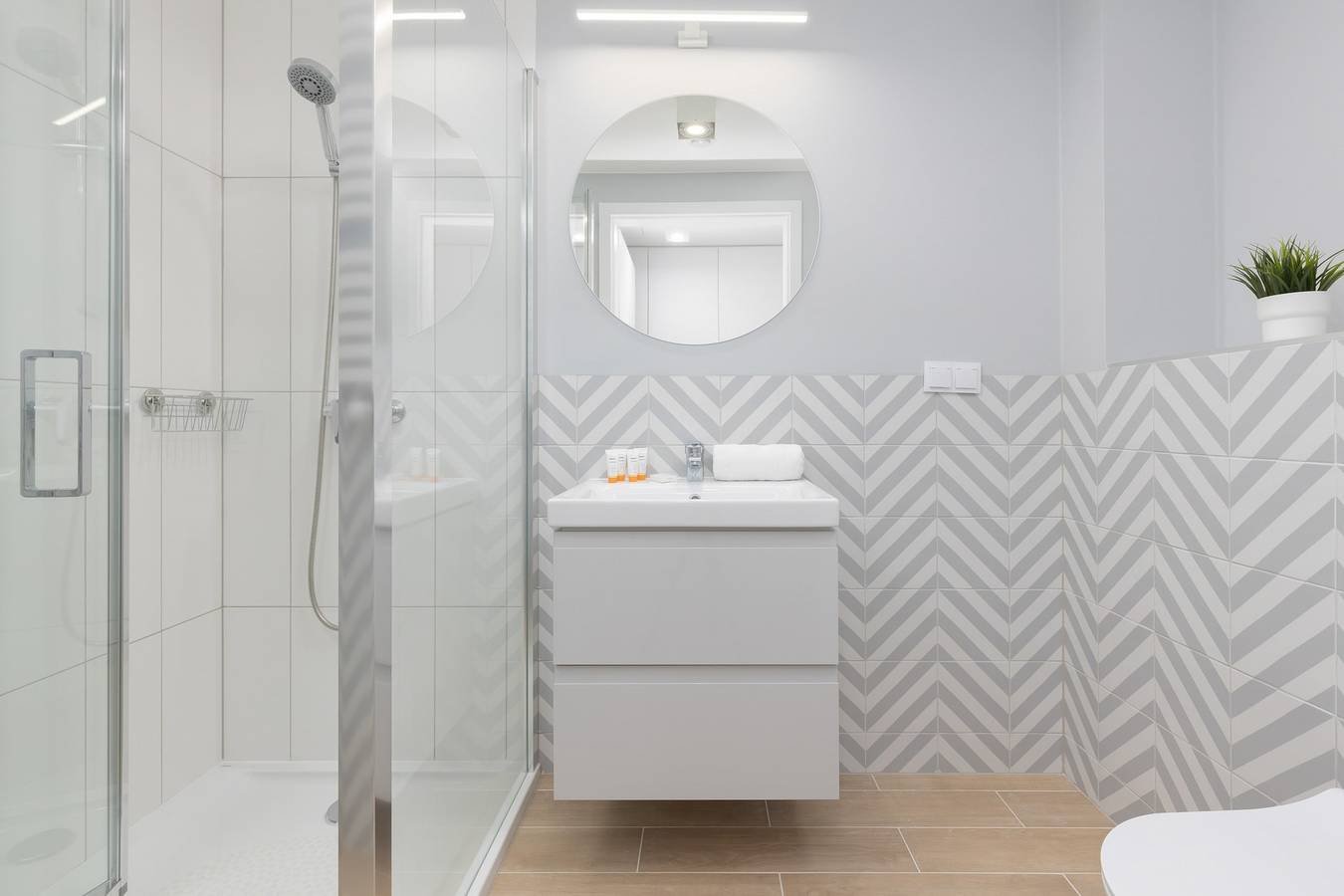 Ganzes Studio, Modern Studio | Parking in Garage | Close to Metro in Bielany, Warschau