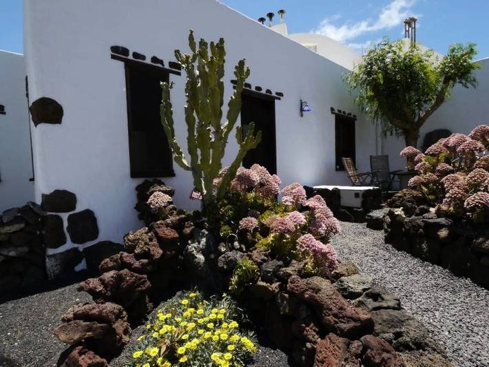 Location de vacances pour 3 personnes, avec piscine et jardin dans Guatiza