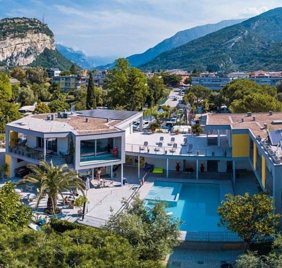 Camping für 2 Personen, mit Terrasse und Whirlpool sowie Garten und Pool im Trentino