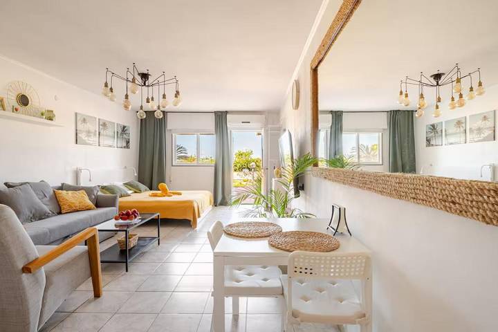 Appartement de vacances pour 4 personnes, avec piscine ainsi que vue et jardin