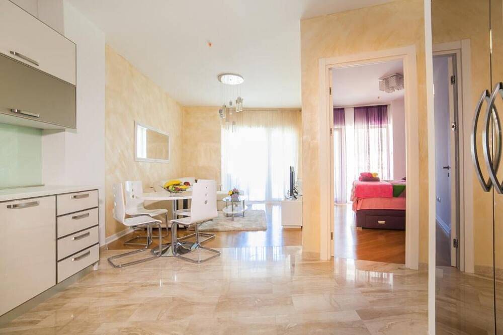 Entire apartment, Exclusive Budva Stay Steps From the Beach - One Bedroom Apartment with Balcony in Budva, Opština Budva