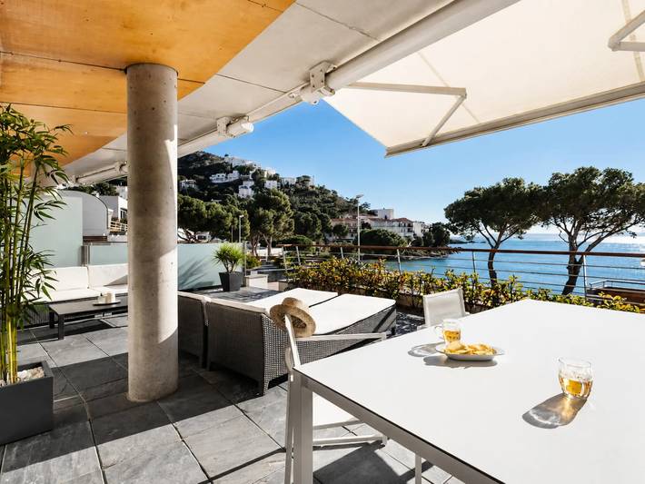 Appartement de vacances pour 4 personnes, avec terrasse et piscine, animaux acceptés