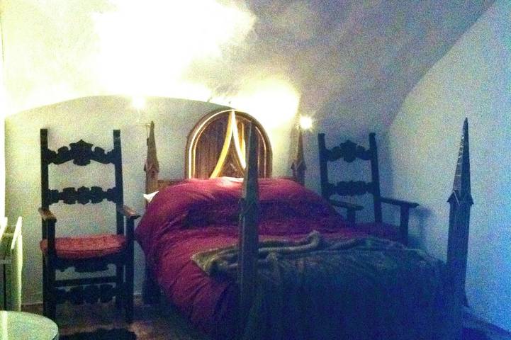 A Medieval Bolt-Hole in a Castle. in Navan, Comté de Meath