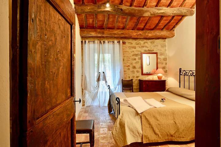 Exclusive hideaway with pool in the peaceful woods above Lake Umbria Tuscany in Passignano sul Trasimeno, Lago Trasimeno