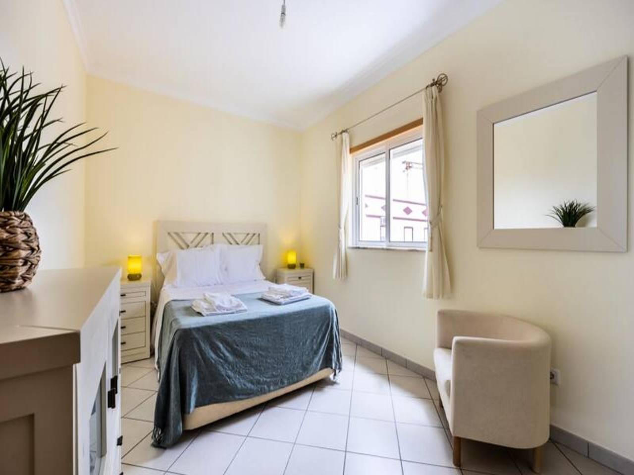Apartamento inteiro, Apartamento de férias para 4 pessoas com varanda in Altura, Distrito de Faro