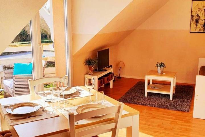Gîte pour 4 personnes, avec Balcon ainsi que Terrasse et Piscine à Boulleville