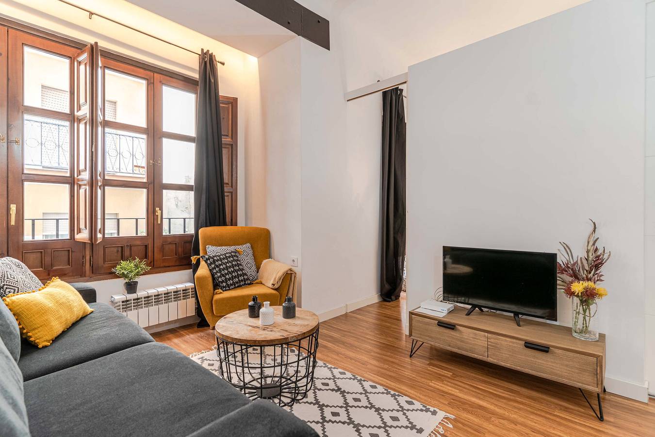 Entire apartment, Apartment 'Abenhamar' with Wi-Fi and Air Conditioning in Centro-Sagrario, Granada