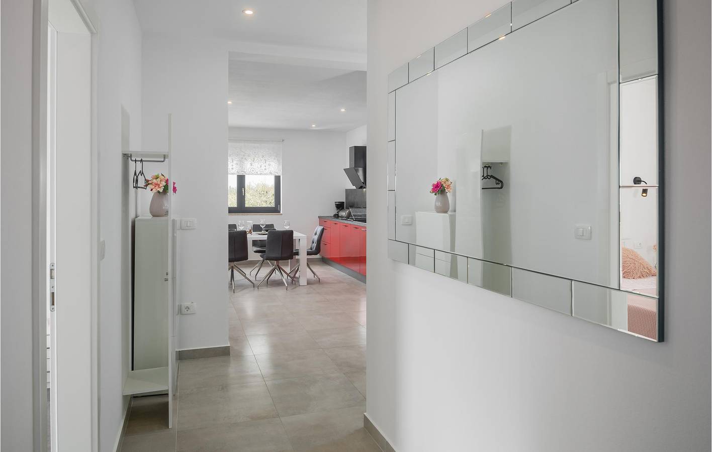 Geräumiges Apartment 2 km vom Strand entfernt: mit Pool, WLAN und Parkplatz in Novigrad, Umag und Umgebung
