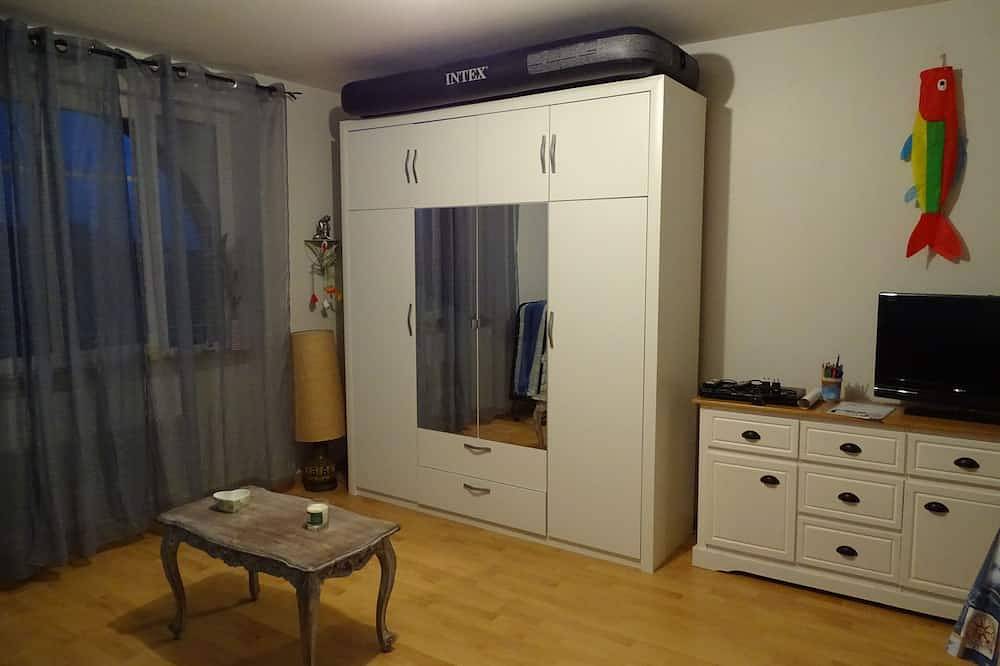 Entire apartment, Independent studio + enclosed garden.800 m from Plage du Ster and 5 kms from La Torche in Penmarc'h, Côte de Cornouaille