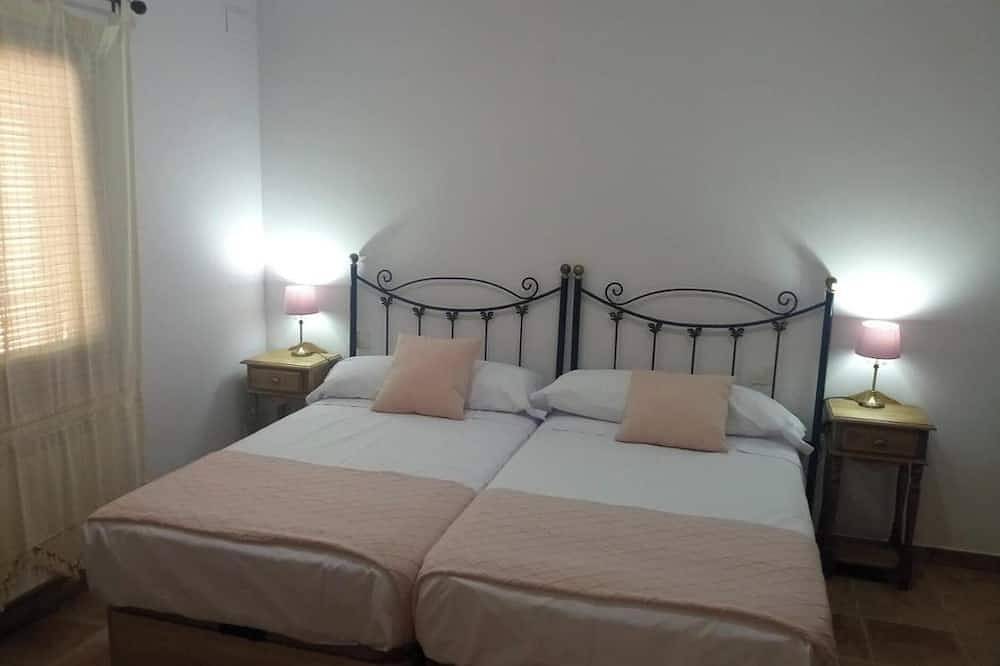 Homerez - Luxury Villa with Private Pool in Las Casas in Las Casas (Ciudad Real), Ciudad Real