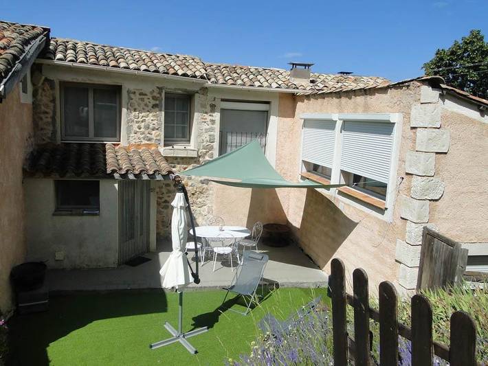 Gîte pour 2 personnes, avec Terrasse et Jardin ainsi que Piscine et Vue