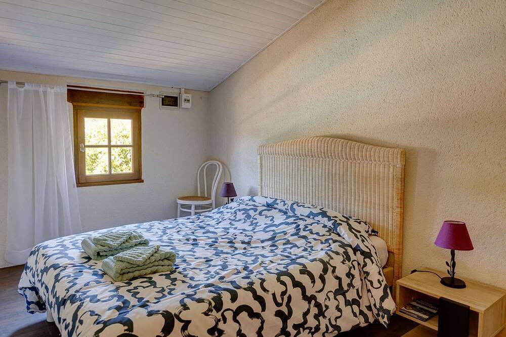 Cottage for 4, large terrace and garden in Gourdon, Lot