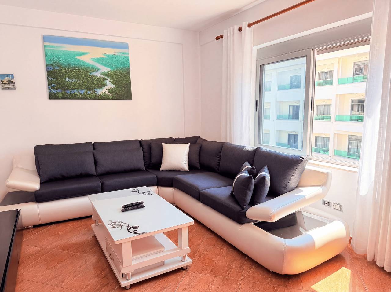 Ganze Wohnung, Ferienwohnung für 5 Personen mit Balkon in Durrës, Albanien