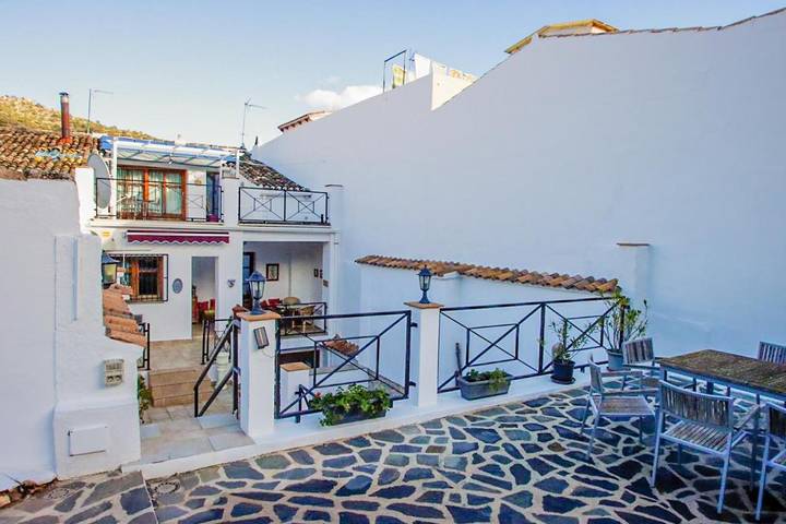 Location de vacances pour 2 personnes, avec terrasse ainsi que jardin et piscine à Tàrbena - 3