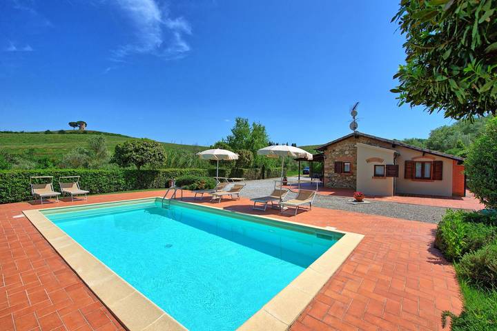 Villa per 6 persone, con piscina a Bibbona