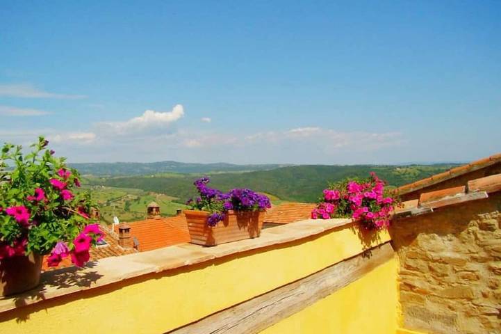 Agriturismo per 8 persone, con giardino e balcone in Magliano in Toscana