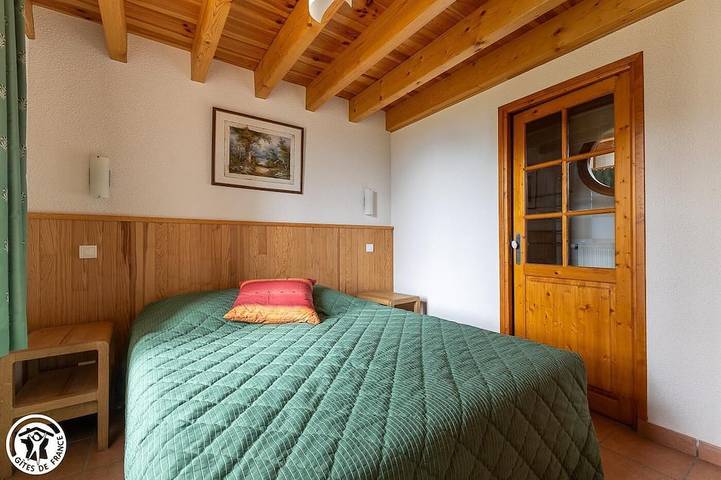 Location de vacances pour 7 personnes, avec balcon et jardin à Échandelys - 2