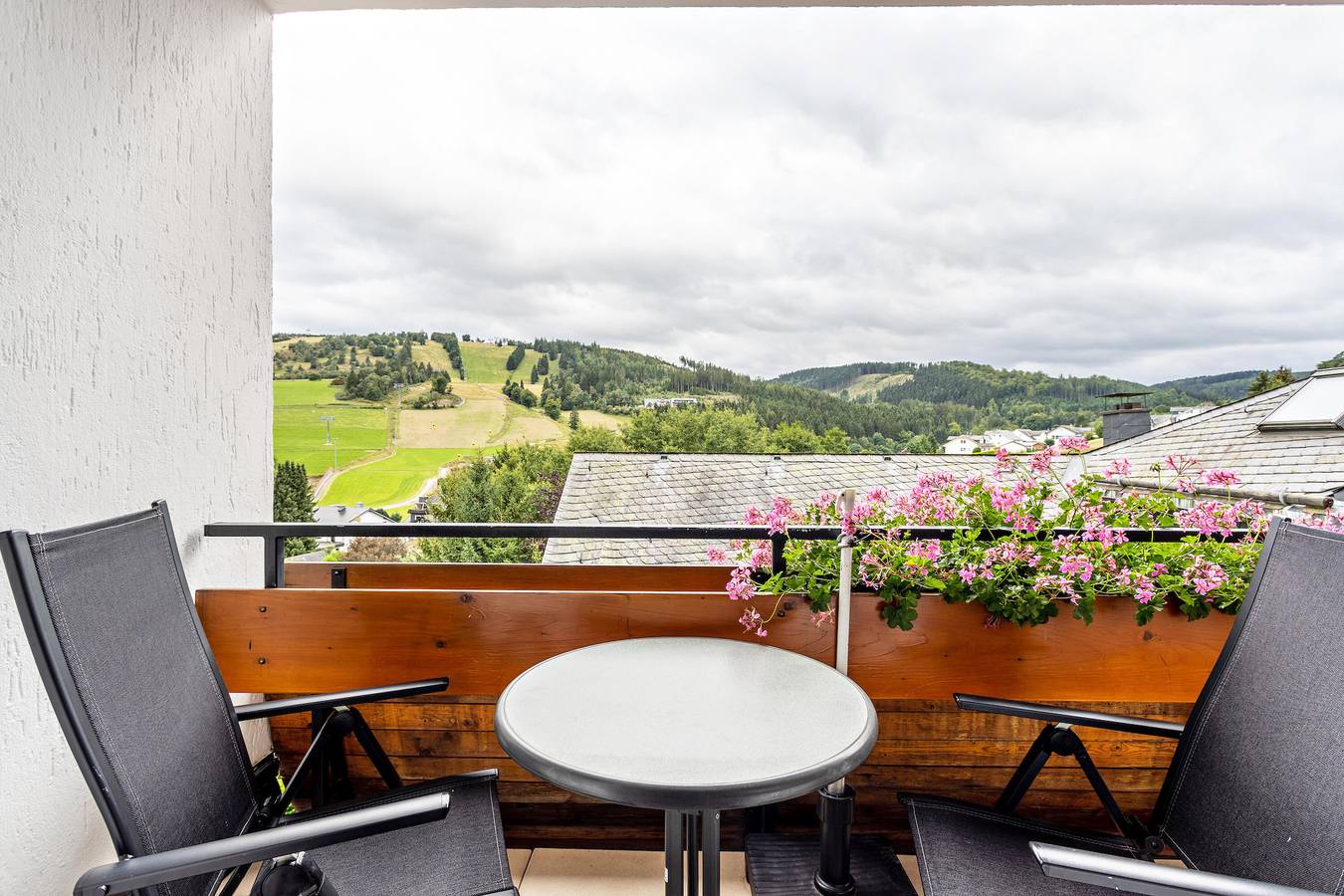 Ganze Wohnung, Ferienwohnung 'Appartment 3' mit Bergblick, Balkon und Wi-Fi in Willingen, die Mittelgebirge