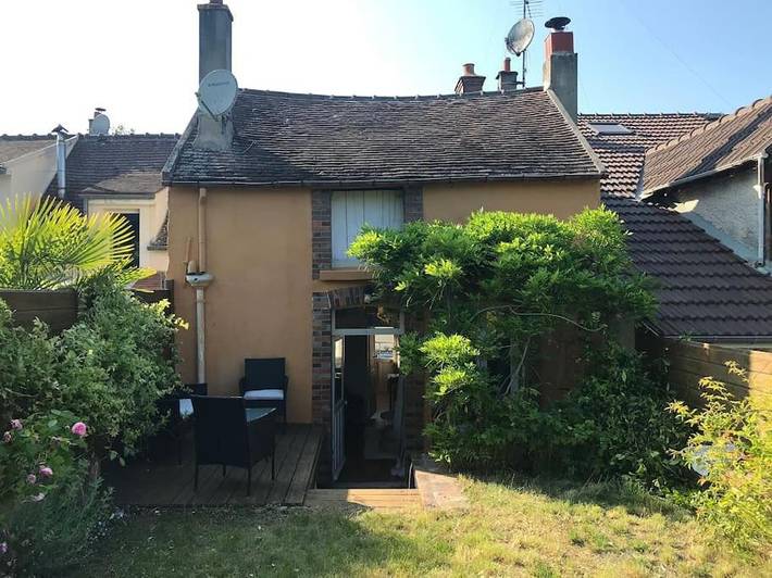 Gîte pour 2 personnes, avec terrasse et jardin dans Épisy