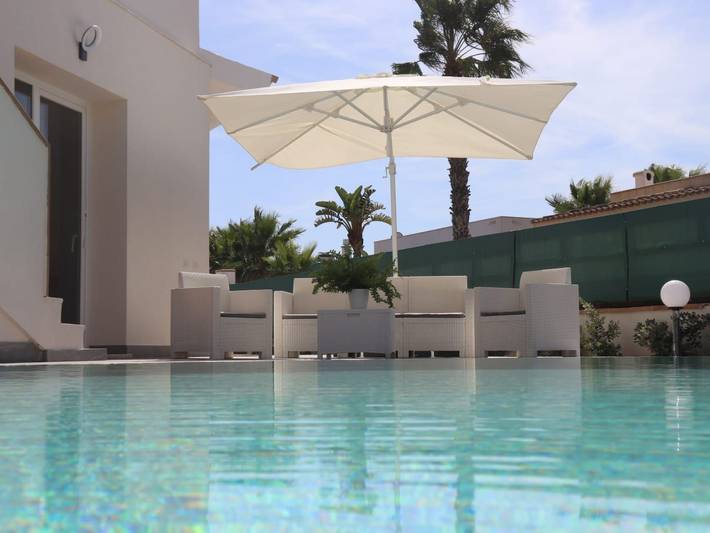 Location de vacances pour 6 personnes, avec piscine ainsi que jardin et terrasse, animaux acceptés à Tre Fontane