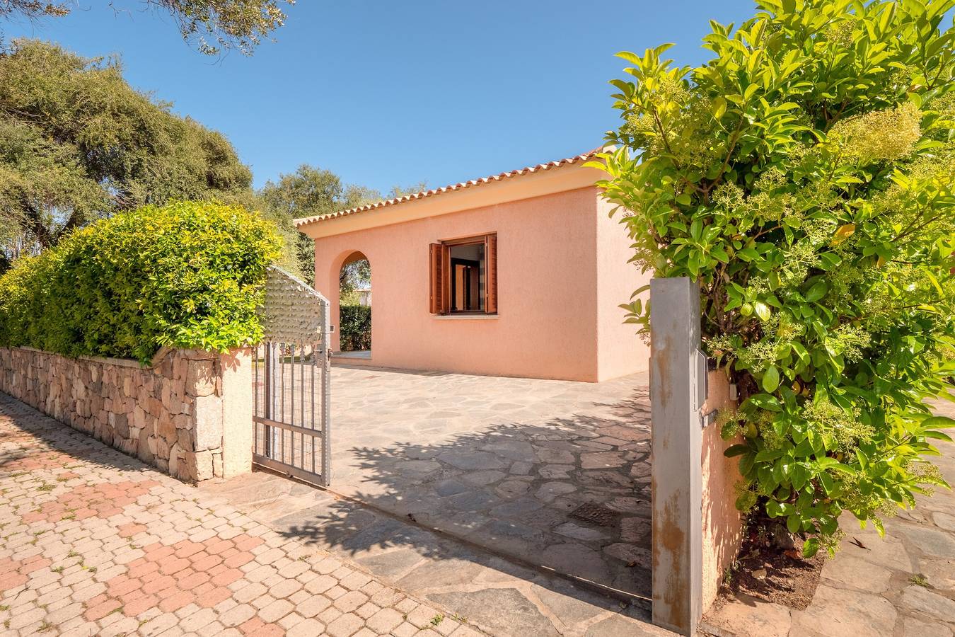 Casa vacanze 'Villetta Bifamiliare 3' con Wi-Fi, A/C, Terrazza e Giardino in San Teodoro, Olbia-Tempio