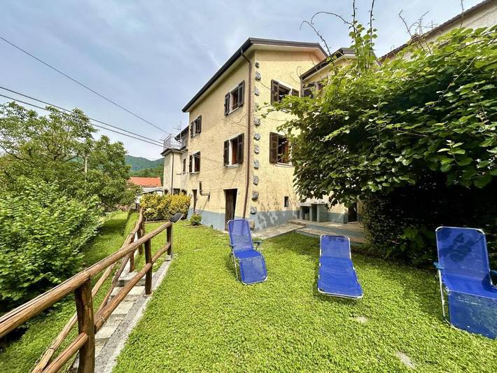 Casa vacanza per 8 persone, con Giardino e Panorama a Borzonasca