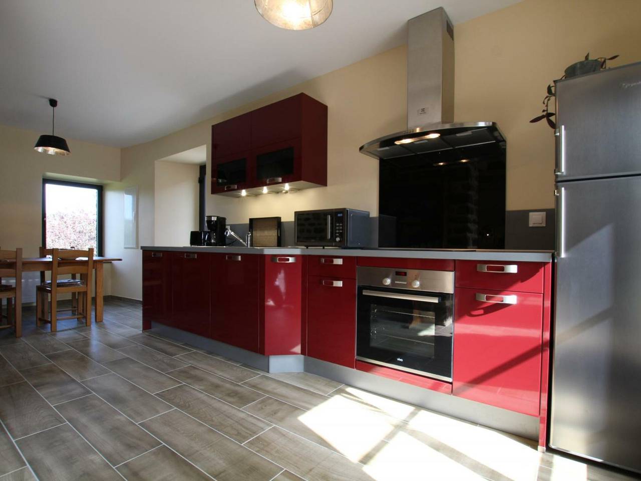 Apartamento entero, Dúplex cómodo cerca de Granville con terraza privada y aparcamiento in Saint-Pair-sur-Mer, Côte de la Déroute