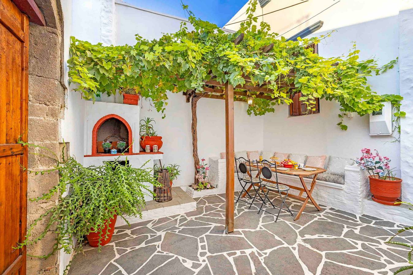 Ferienhaus 'Schönes historisches Haus' mit privatem Garten, Wi-Fi und Klimaanlage in Koskinou, Rhodos