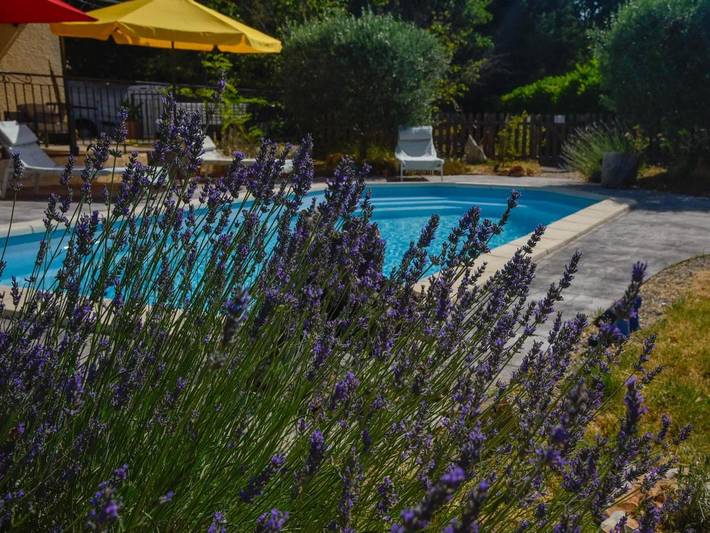 Location de vacances pour 3 personnes, avec jardin et piscine à Seillons-Source-d'Argens - 2
