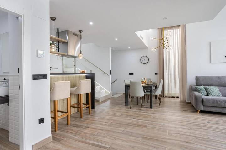 Villa pour 8 personnes, avec vue et piscine ainsi que balcon et bassin pour enfant à Torrevieja