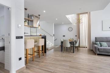 Villa pour 8 personnes, avec bassin pour enfant et piscine ainsi que vue et balcon à Torrevieja