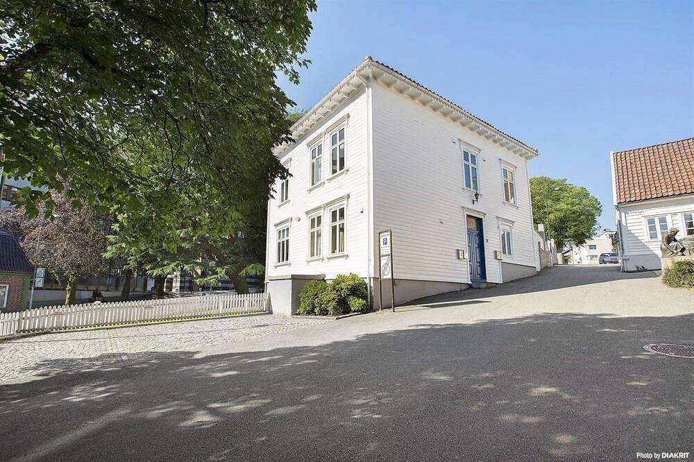 Entire apartment, Beautiful 2-bedroom In City Center, With balcony and Free Parking in Stavanger