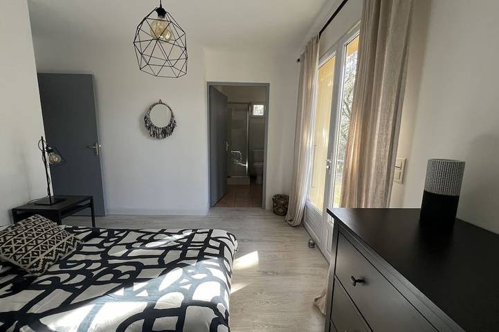 Location de vacances pour 8 personnes, avec jardin et piscine à Valaurie - 4